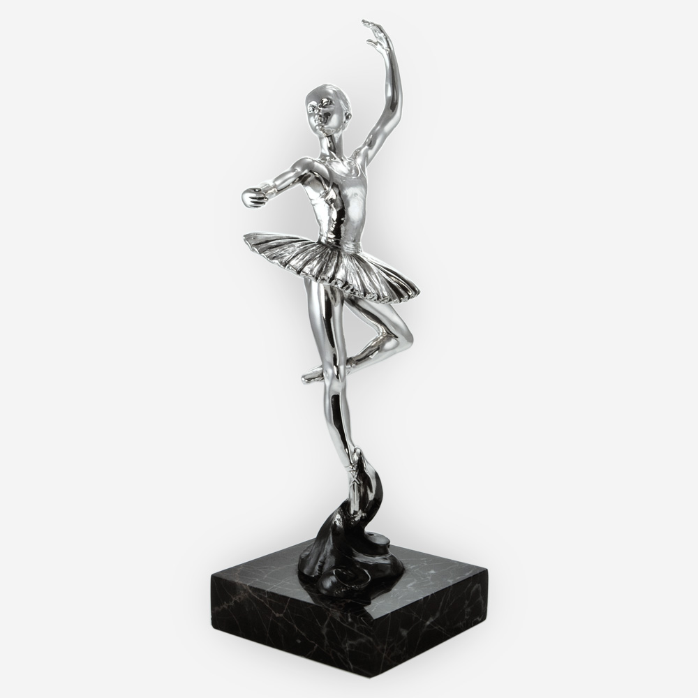 Escultura de Plata de una Bailarina clásica en acción, hecha mediante proceso de electroformado.