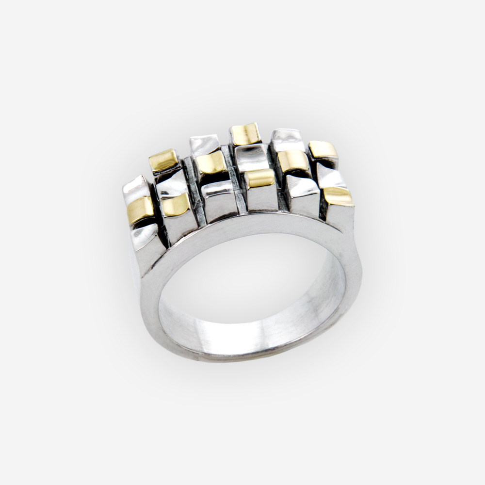 Brillante anillo de dos tonos con un diseño de rejilla hecho a mano en plata .925 y oro de 14k.