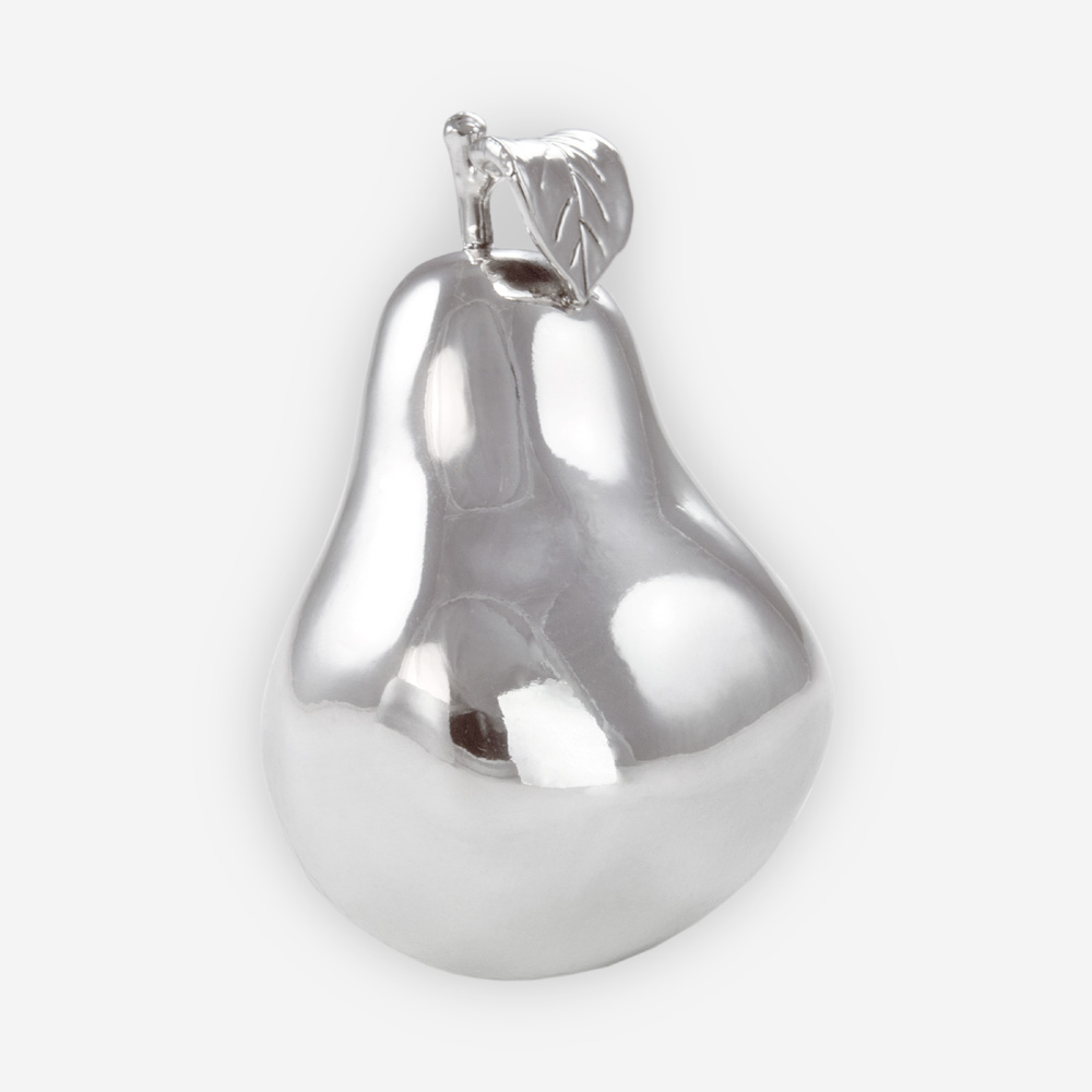 Brillante y Pulida Decoración de Plata con forma de Pera, hecha mediante proceso de electroformado.