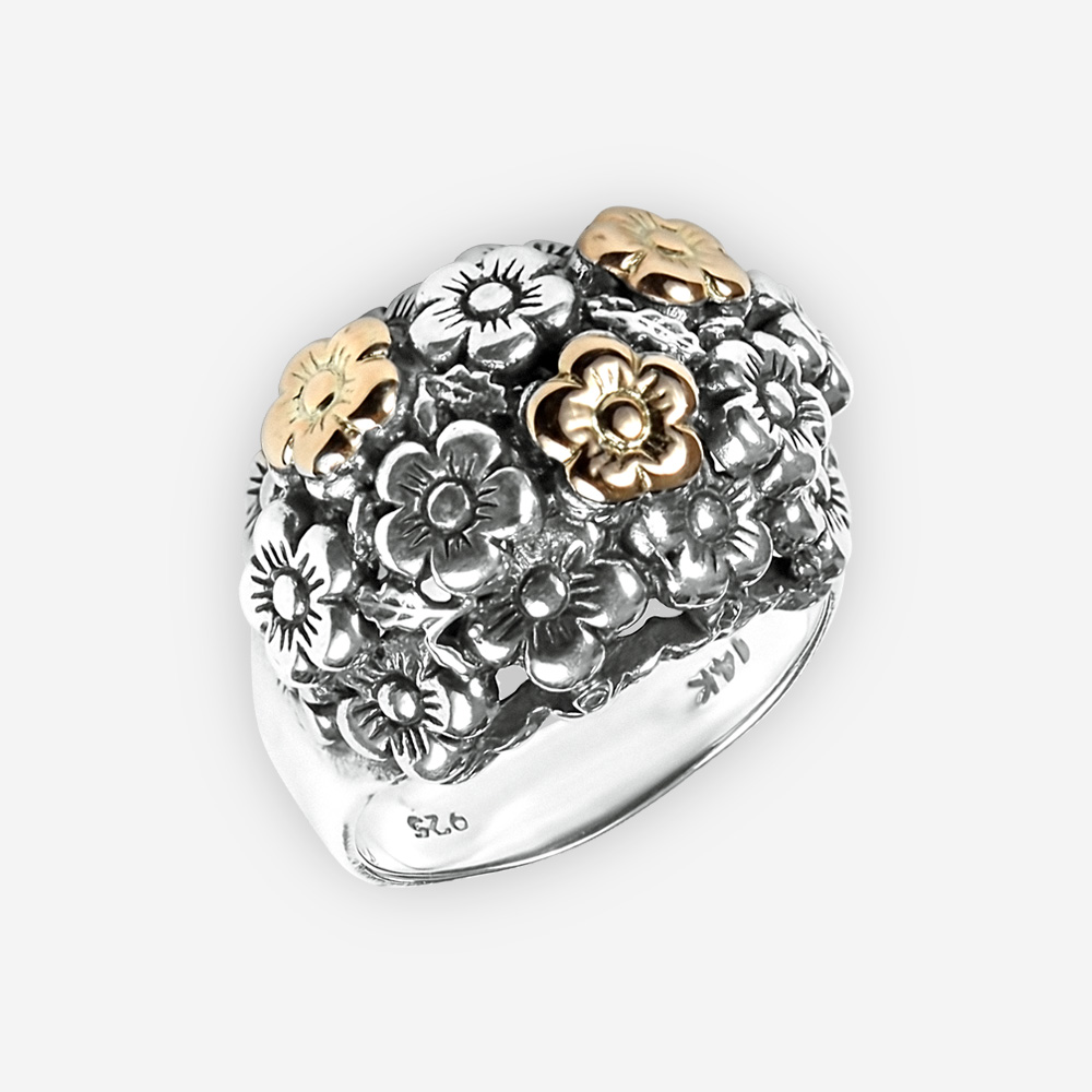 El anillo de plata con flores doradas elaboró ​​de plata fina .925 y el oro 14k.