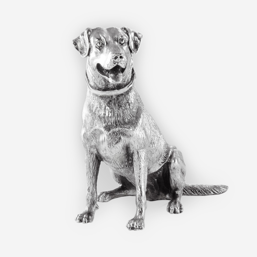 Escultura de Plata de un Noble Perro Labrador  hecha mediante proceso de electroformado.