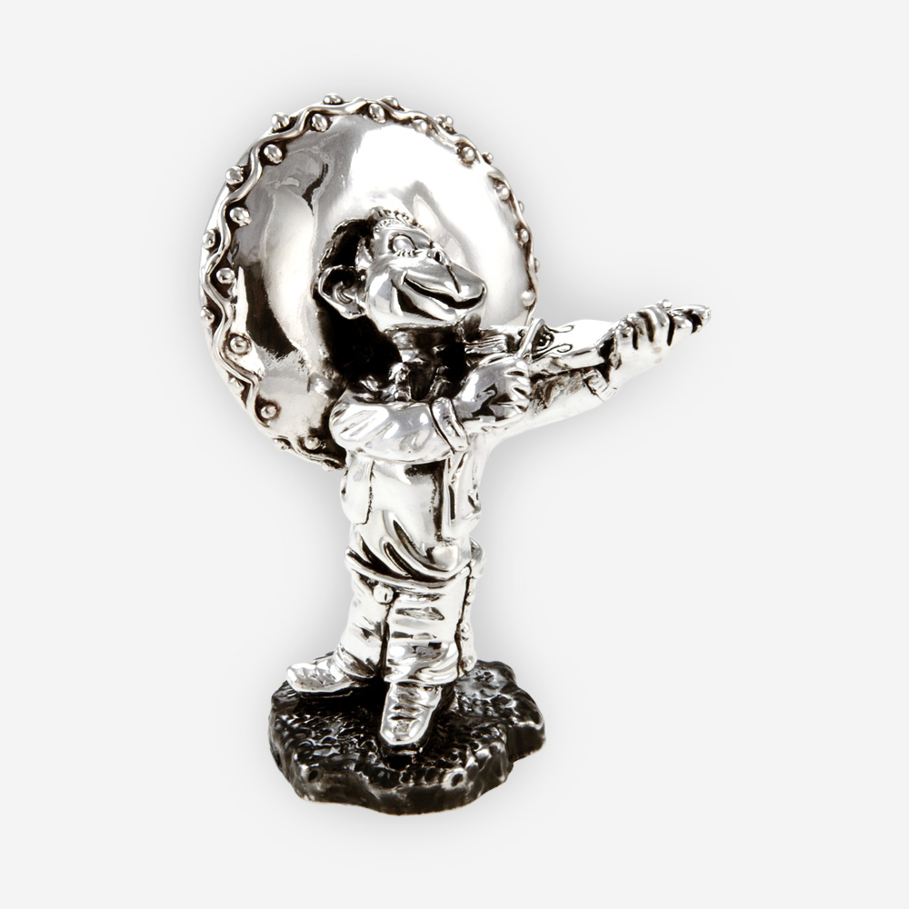 Escultura de  Cantinflas Mariachi  elaborada con técnicas de electroformado y bañada en plata fina .999.