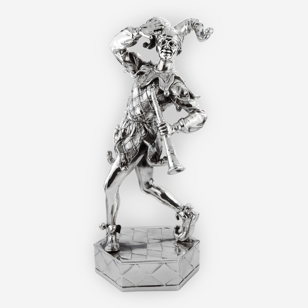 Escultura en Plata de un Bufón divertido , elaborado con técnicas de electroformado, con una capa de Plata .999