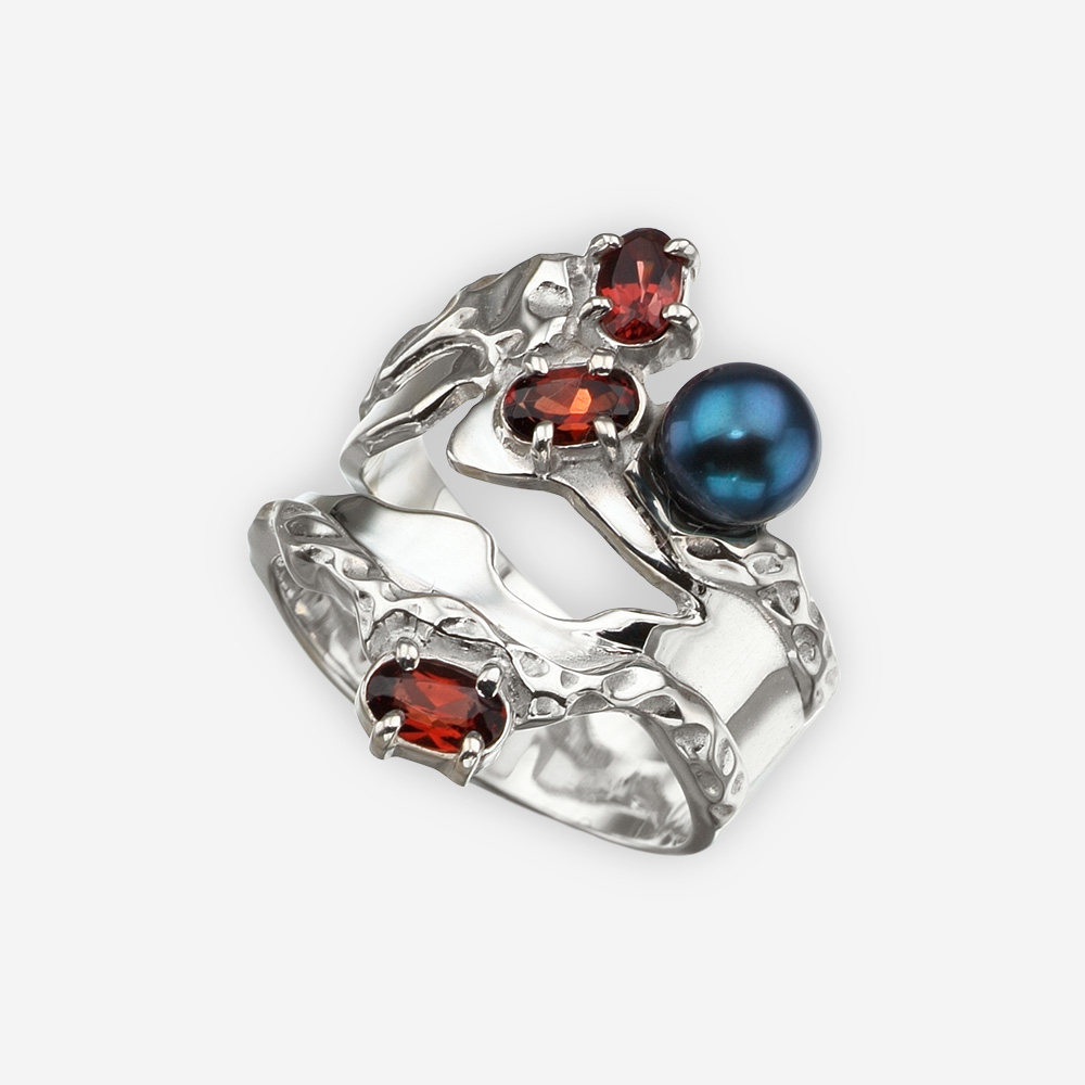 Silver Art Deco ring with garnet and black pearls and is crafted in 925 sterling silver.