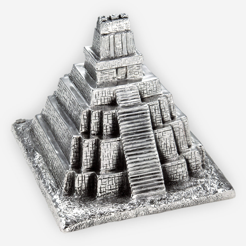 La escultura del Templo de las màscaras ó Piramide de la luna,  está elaborada con técnicas de electroformado, con una capa gruesa de plata .999, y un acabado oxidado.