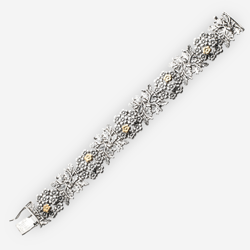 Pulsera floral de plata con acentos en forma de una flor de oro de 14k.