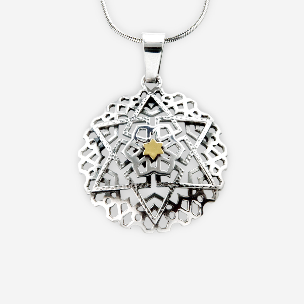 Pendiente elegante está hecho de plata .925 con una pequeña estrella de oro 14k de oro.